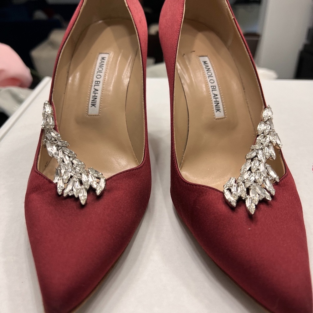 Gently used Manolo Blahnik Nadira with Swarovski Crystals 41.5 in Red